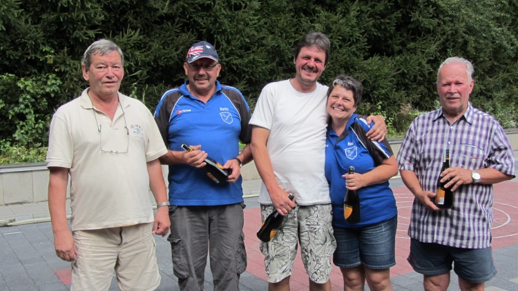 v.l. 2. Abteilungsleiter Heinz Belz, Sportlicher Leiter Gottfried Burkhart, Uwe Burkon, Rosi Kalmbach, Erich Meitinger